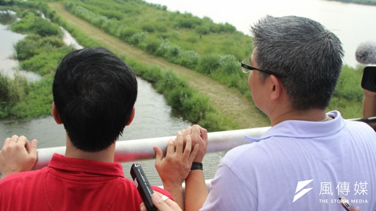連勝文1日表示,為了要推動居住正義,一定會推動把一殯遷走,至於要遷到哪,有很多選項,包括就地廢除。(葉信菉攝) 連勝文1日表示,為了要推動居住正義,一定會推動把一殯遷走,至於要遷到哪,有很多選項,包括就地廢除。(葉信菉攝)
