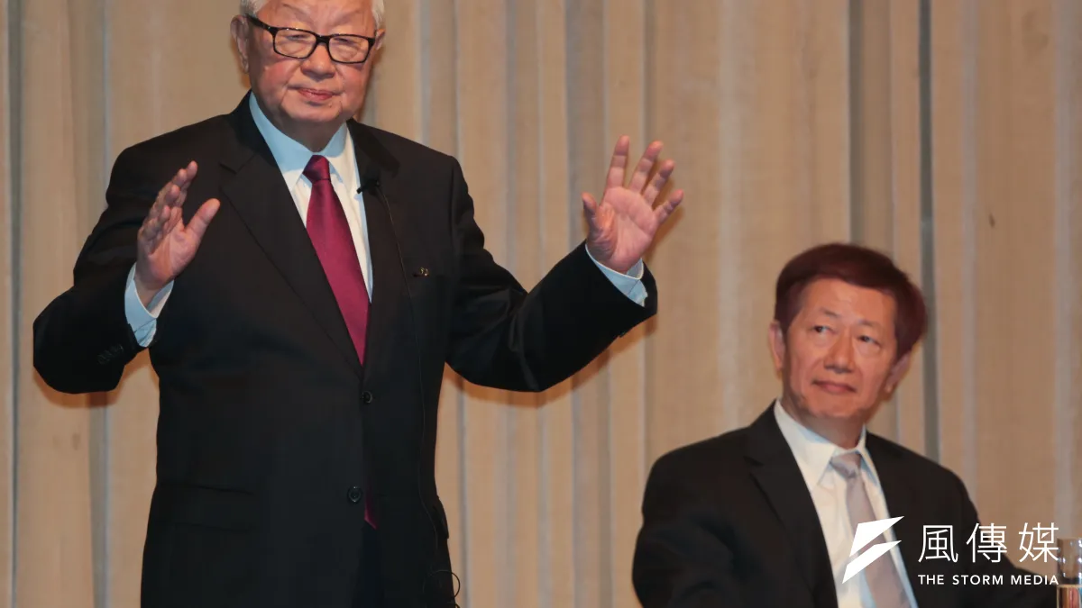 台積電第二季法說會,台積電董事長張忠謀(左)與總經理暨共同執行長劉德音。(余志偉攝)