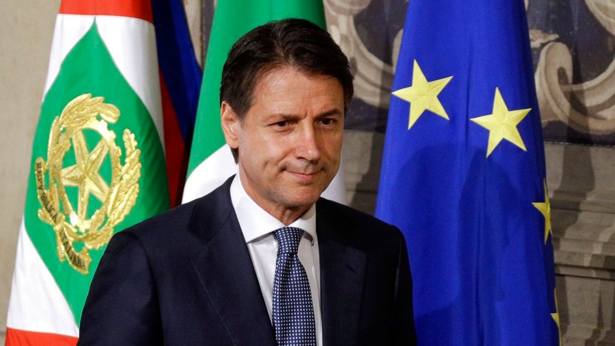 2018年5月23日,法學教授、政治素人孔蒂(Giuseppe Conte)獲義大利總統馬塔雷拉任命,成為新任總理。(AP) 2018年5月23日,法學教授、政治素人孔蒂(Giuseppe Conte)獲義大利總統馬塔雷拉任命,成為新任總理。(AP)