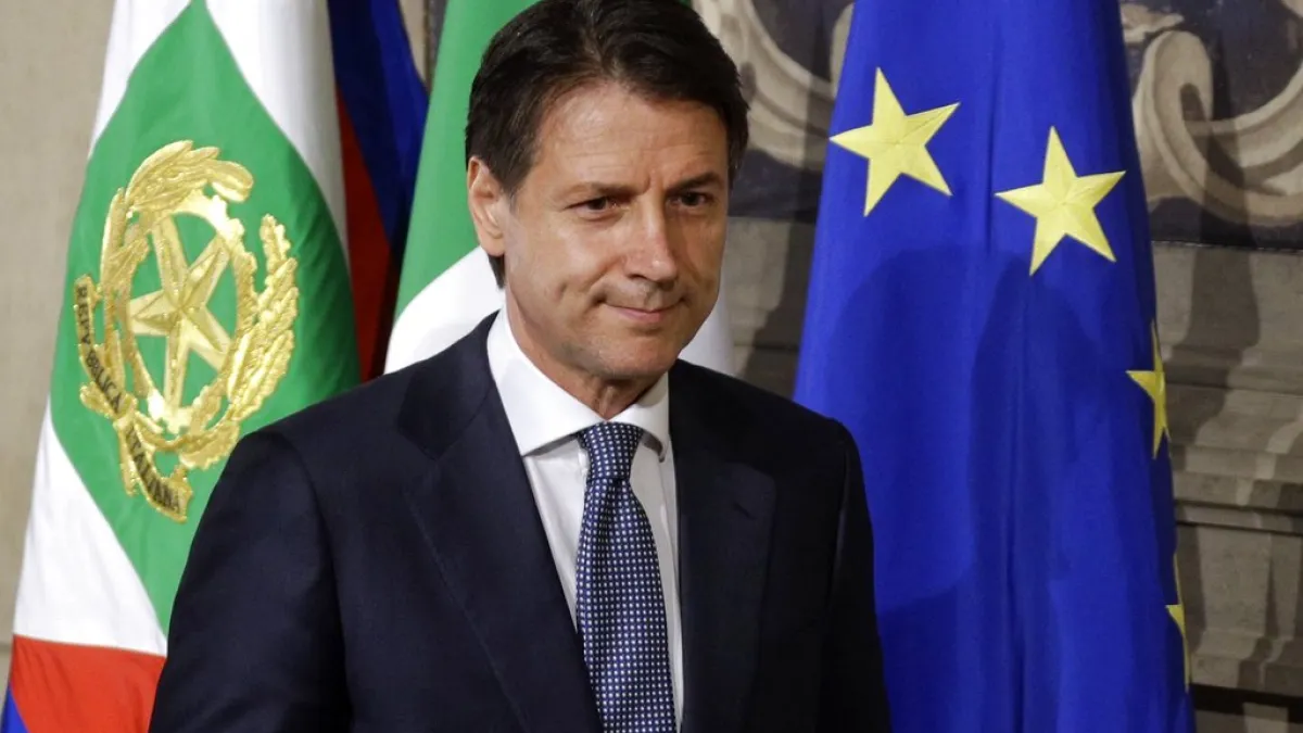 2018年5月23日,法學教授、政治素人孔蒂(Giuseppe Conte)獲義大利總統馬塔雷拉任命,成為新任總理。(AP)