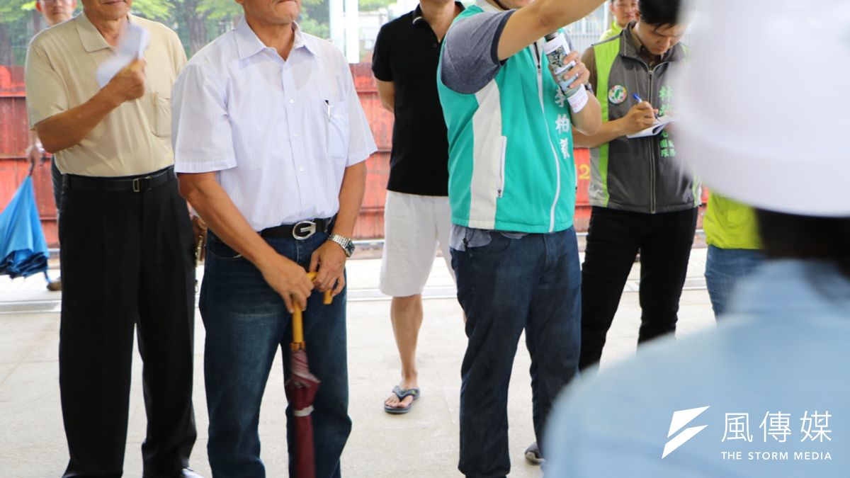 李柏毅(右一)檢視高雄市交通現況,並請相關部門做好配套措施。(圖/徐炳文攝) 李柏毅(右一)檢視高雄市交通現況,並請相關部門做好配套措施。(圖/徐炳文攝)