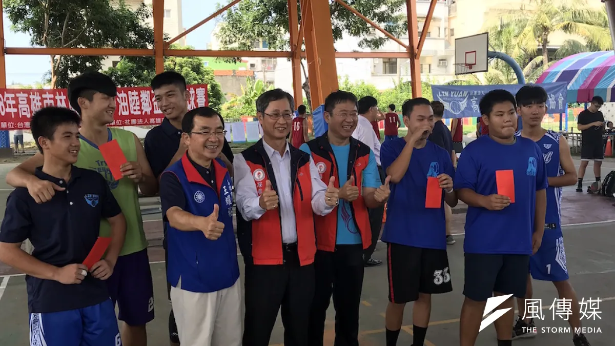中油公司石化事業部睦鄰盃籃球邀請賽在林園區王公國小舉行。(圖/徐炳文攝)