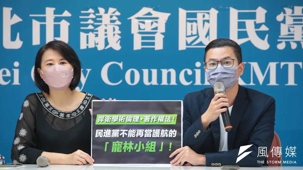 國民黨台北市議員王鴻薇(左)、桃園市議員參選人凌濤(右)於7月6日召開「踢爆林智堅論文抄襲最後一塊拼圖」記者會。(資料照,顏麟宇攝)