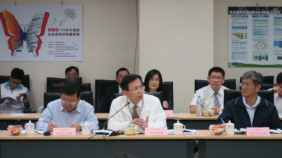 交通部現勘高雄小港機場。(圖/立法委員劉世芳服務處提供) 交通部現勘高雄小港機場。(圖/立法委員劉世芳服務處提供)