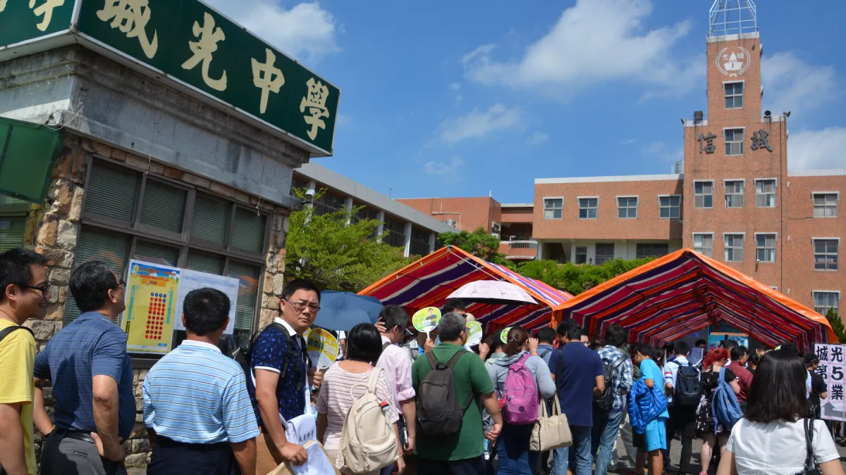 城光熄燈 老校友發起「永遠的畢業典禮」