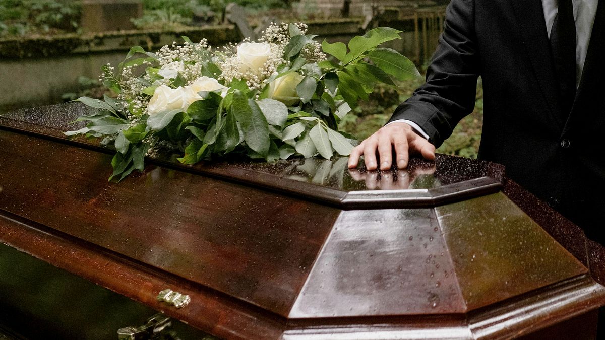 據內政部研究報告,多數縣市的殯葬設施已經不敷使用,或未來15年內將面臨不足,以台北市為例,目前殯儀館數量勉強足夠,但未來恐怕將供不應求。(圖/取自pexels) 據內政部研究報告,多數縣市的殯葬設施已經不敷使用,或未來15年內將面臨不足,以台北市為例,目前殯儀館數量勉強足夠,但未來恐怕將供不應求。(圖/取自pexels)