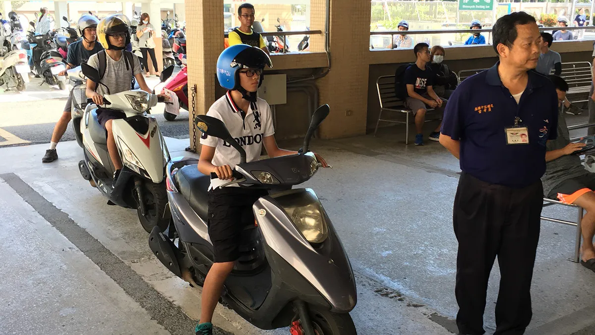 7月畢業季機車新手駕駛多 高市加強交通安全宣導