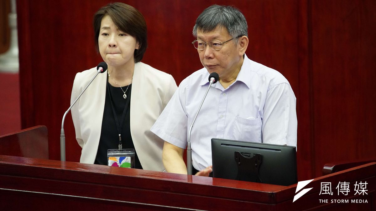 台北市長柯文哲(右)表示,一黨專政也許用字不夠精確,但對權力使用還是要自制。(盧逸峰攝) 台北市長柯文哲(右)表示,一黨專政也許用字不夠精確,但對權力使用還是要自制。(盧逸峰攝)