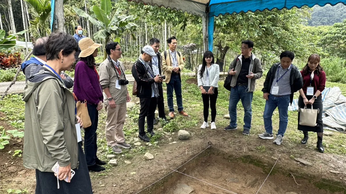 花蓮縣考古博物館舉辦「臺灣玉、越南考古與南島文化」國際文化交流活動,越南南部社會科學院考古中心團隊前來考察交流。(圖/花蓮縣政府提供)