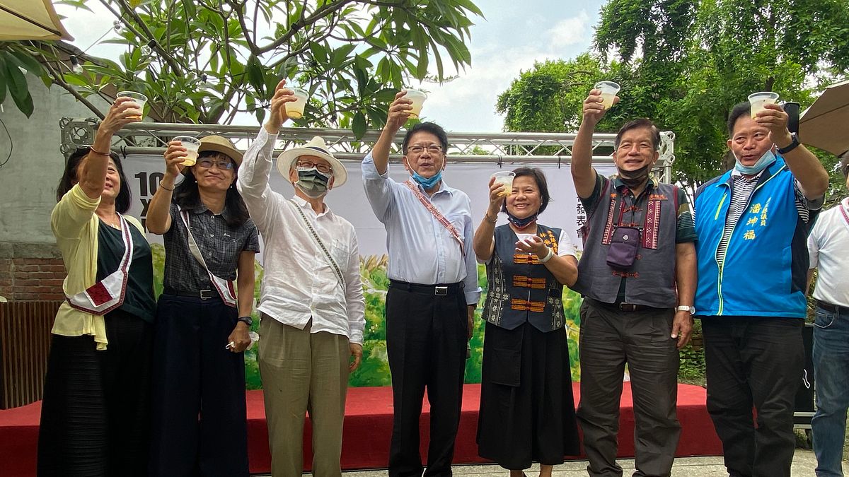 屏東縣政府推出《散步琅嶠卑南道》,從深度旅遊、人文體驗描繪「旭海觀音鼻自然保留區」。(圖/屏東縣政府研考處提供) 屏東縣政府推出《散步琅嶠卑南道》,從深度旅遊、人文體驗描繪「旭海觀音鼻自然保留區」。(圖/屏東縣政府研考處提供)