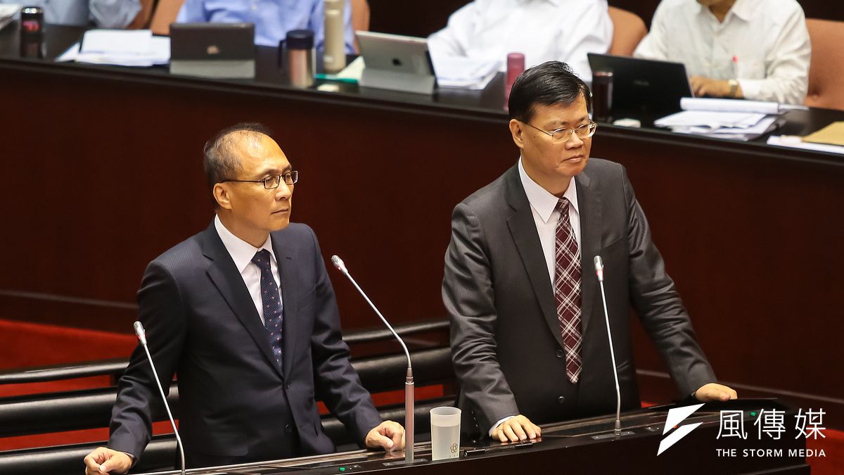 兆豐案爆發,綠營批評者上綱到行政院長林全,金管會主委丁克華則於3日確定去職。(顏麟宇攝) 兆豐案爆發,綠營批評者上綱到行政院長林全,金管會主委丁克華則於3日確定去職。(顏麟宇攝)