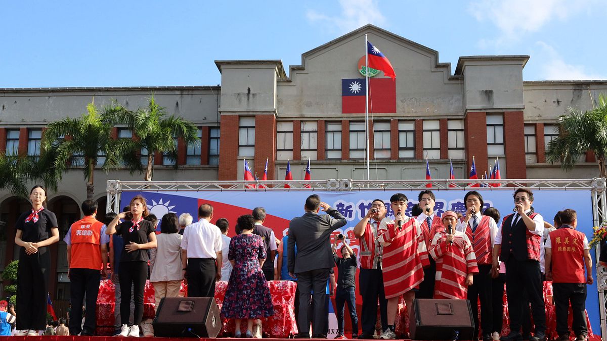 新竹縣各界10日上午8時在縣府前廣場舉辦「慶祝113年雙十國慶暨升旗典禮」。(圖/新竹縣政府提供) 新竹縣各界10日上午8時在縣府前廣場舉辦「慶祝113年雙十國慶暨升旗典禮」。(圖/新竹縣政府提供)