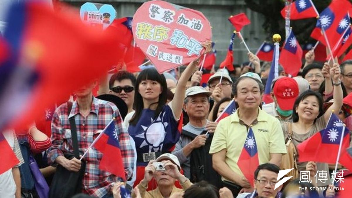 318學運後,新黨4日舉行新五四遊行活動,力挺警察。(吳逸驊攝) 318學運後,新黨4日舉行新五四遊行活動,力挺警察。(吳逸驊攝)