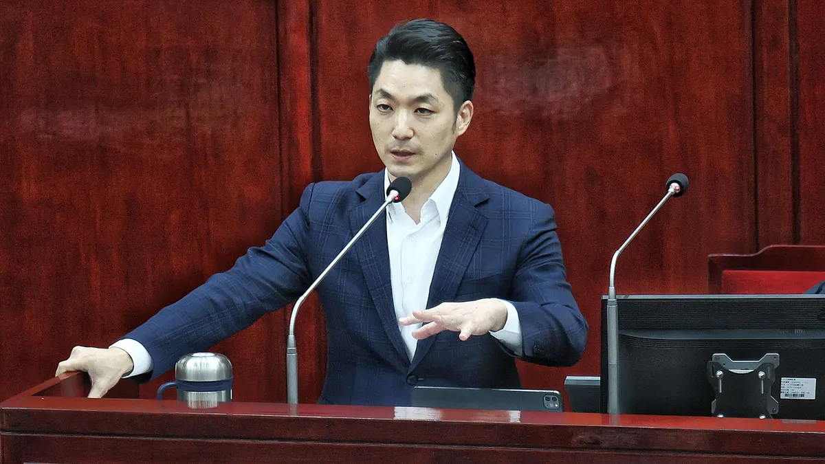 台北市長蔣萬安30日至台北市議會就114年度台北市總預算第1次追加減預算案報告備詢。(圖/柯承惠攝) 台北市長蔣萬安30日至台北市議會就114年度台北市總預算第1次追加減預算案報告備詢。(圖/柯承惠攝)