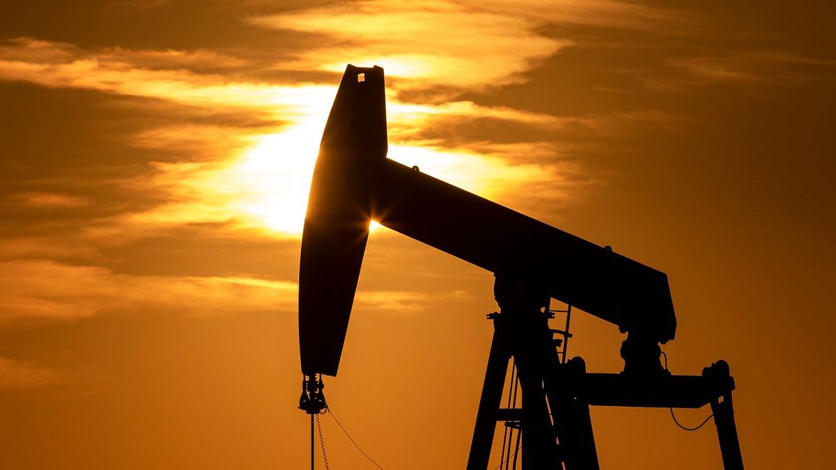 俄烏戰爭附帶影響是能源價格大漲、原油飆破139美元,可能造成減碳失敗、核電重來的結果。(資料照片,AP) 俄烏戰爭附帶影響是能源價格大漲、原油飆破139美元,可能造成減碳失敗、核電重來的結果。(資料照片,AP)