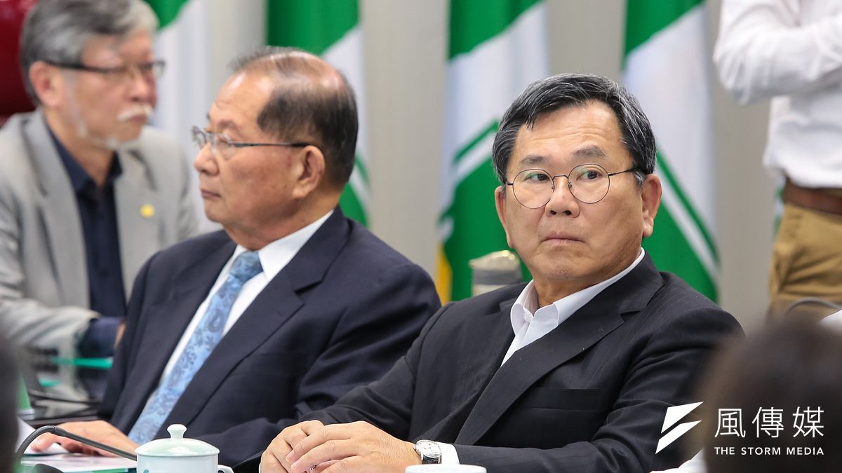 英系立委雖然出手挑戰蘇內閣政策,但並未改變民進黨黨天下的格局。圖為英系實質領袖陳明文(右)。(資料照片,顏麟宇攝) 英系立委雖然出手挑戰蘇內閣政策,但並未改變民進黨黨天下的格局。圖為英系實質領袖陳明文(右)。(資料照片,顏麟宇攝)