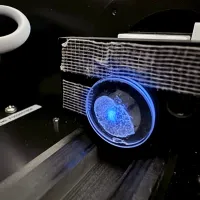 陽明交大生物科技學系副教授李明家開發出不含重金屬且無毒性新發光材料。(陽明交大提供) 陽明交大生物科技學系副教授李明家開發出不含重金屬且無毒性新發光材料。(陽明交大提供)
