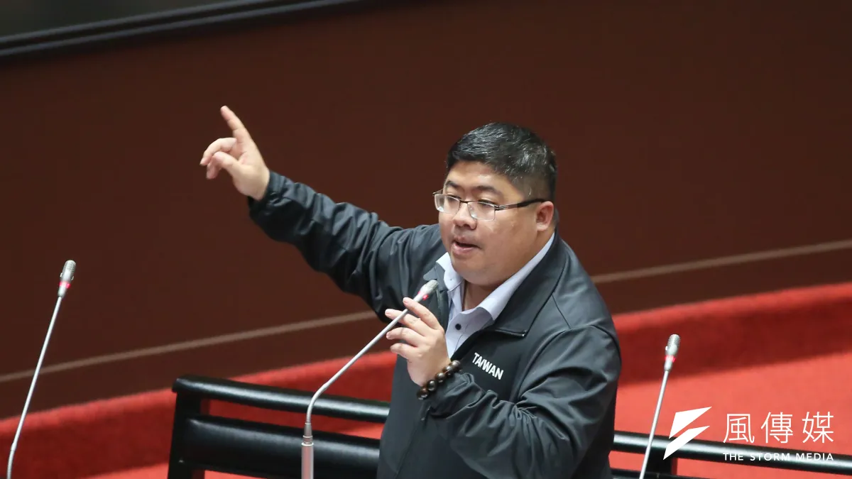 民進黨立委蔡易餘(見圖)表示,有個宜蘭的支持者提到,如果有要選民進黨中常委,可以幫忙經營1個全代票,要幫忙在宜蘭找民進黨員。(資料照,柯承惠攝)