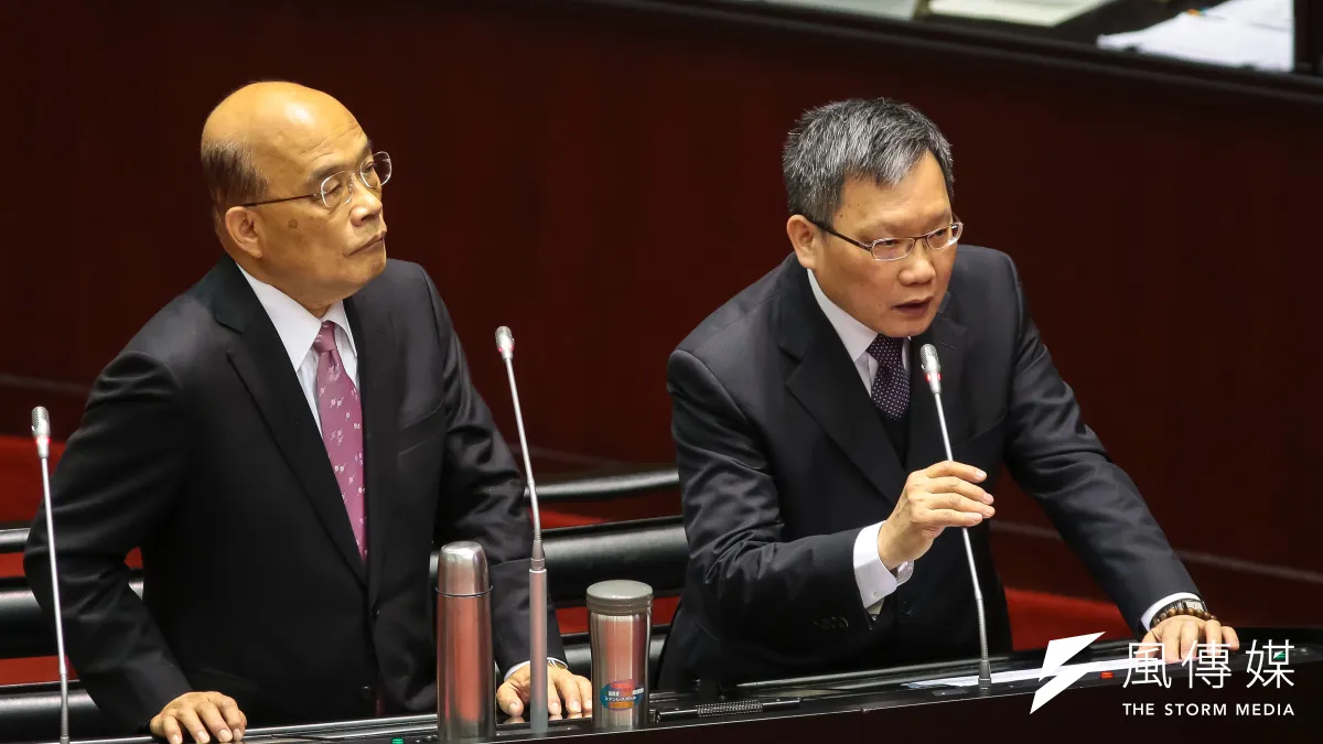 蔡政府自稱是最重視財政紀律的政府,真的嗎?圖為行政院長蘇貞昌、財政部長蘇建榮(右)於立院備詢。(資料照片,顏麟宇攝)