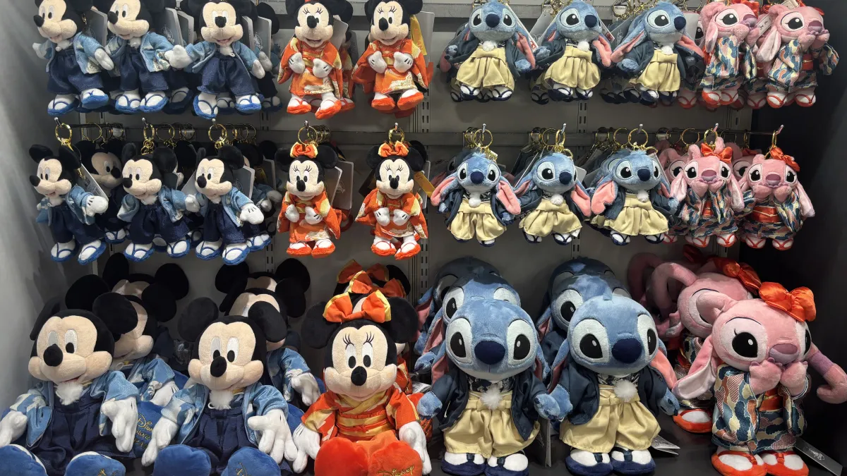 ディズニーストアは、オンラインストアの世界観を体験できる全国9都市の巡回ツアーと、羽田空港などでの長期ポップアップを順次開催する。(© Disney © Disney/Pixar © Disney. Based on the “Winnie the Pooh” works by A.A. Milne and E.H. Shepard.)