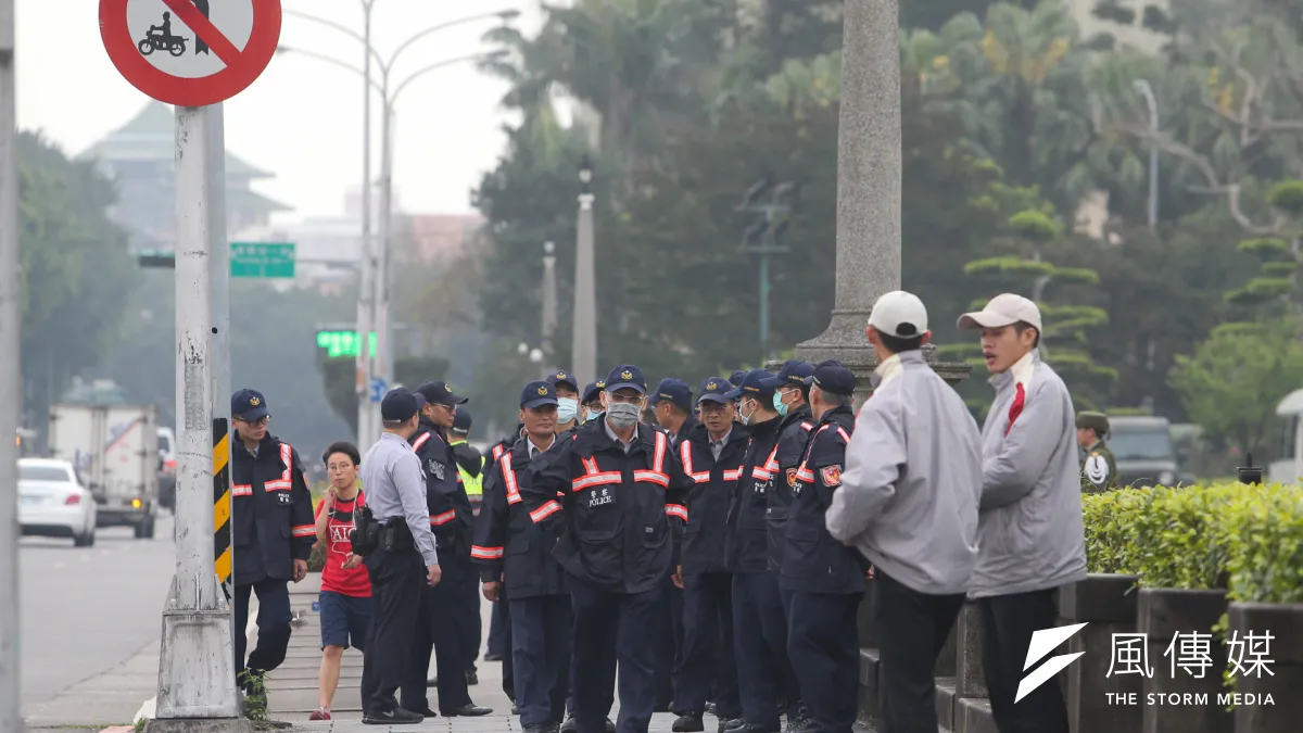 如何度過當下台灣政經發展的斷裂與陣痛期?政治人物的高度、知識分子的良知、媒體的客觀中立以及人民的理性似乎是最佳的藥方。(資料照,陳明仁攝)