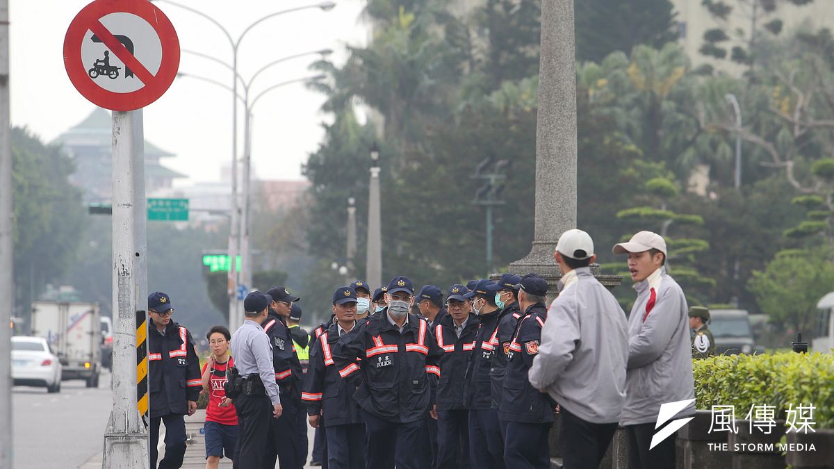 如何度過當下台灣政經發展的斷裂與陣痛期?政治人物的高度、知識分子的良知、媒體的客觀中立以及人民的理性似乎是最佳的藥方。(資料照,陳明仁攝) 如何度過當下台灣政經發展的斷裂與陣痛期?政治人物的高度、知識分子的良知、媒體的客觀中立以及人民的理性似乎是最佳的藥方。(資料照,陳明仁攝)
