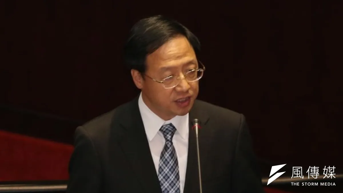 立委張慶忠在立院總質詢時建議行政院長江宜樺,直接宣布服貿條例生效,但江揆則提醒他,行政院如果片面宣布,可能會引發軒然大波。(資料照片,余志偉攝)