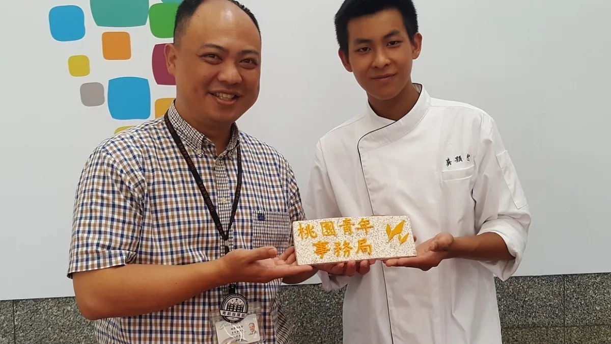 吳顥然果雕技藝邁向國際 青年局頒獎鼓勵並予補助