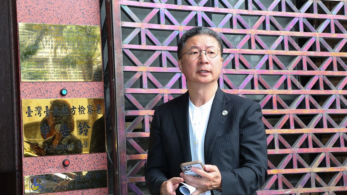 檢方持續偵辦潛艦國造案,11月中將傳喚因洩密風暴互告的前海軍顧問郭璽(圖)與國民黨立委馬文君。(資料照,顏麟宇攝) 檢方持續偵辦潛艦國造案,11月中將傳喚因洩密風暴互告的前海軍顧問郭璽(圖)與國民黨立委馬文君。(資料照,顏麟宇攝)