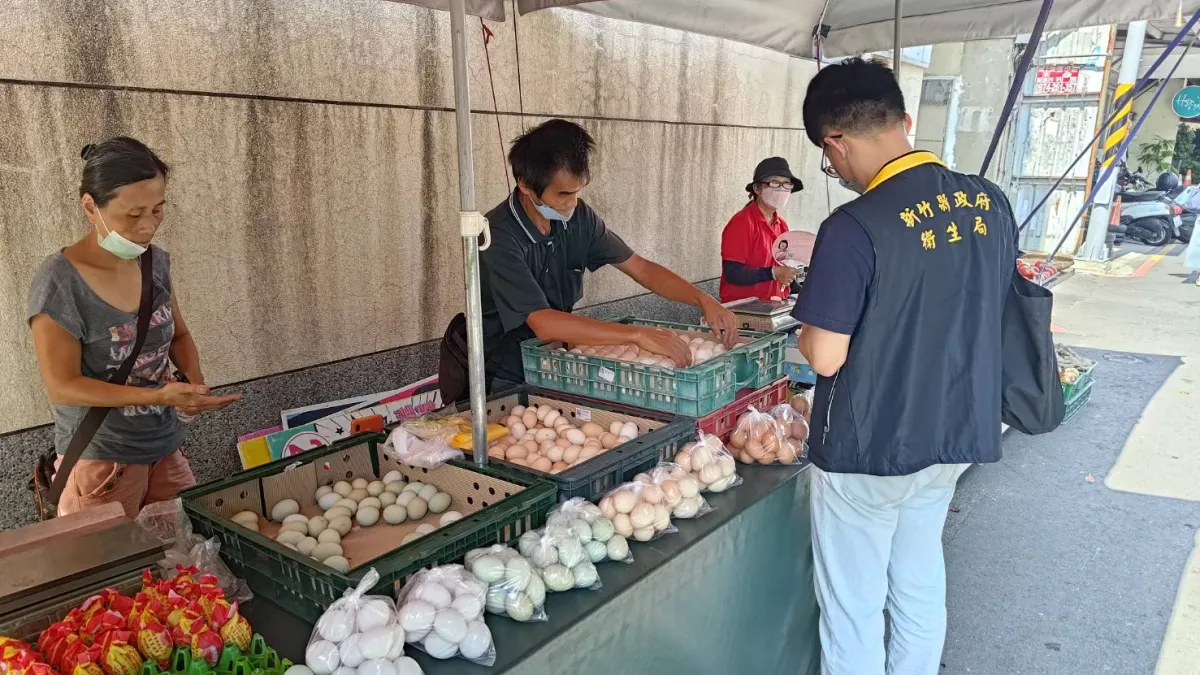 新竹縣衛生局已啟動市售雞蛋加強稽查專案,預計執行至今年底,每月查核50件以上蛋品。(圖/新竹縣政府提供)