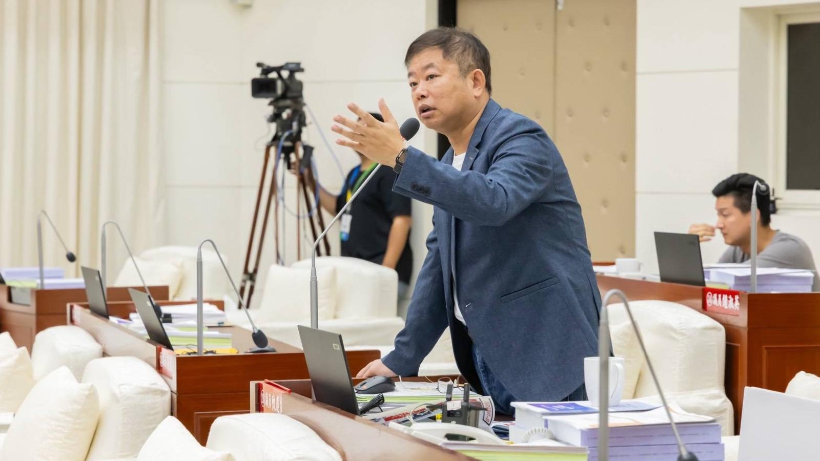 火舞表演一張票價上千元竟免費送!陳慶齡重砲發聲:莊競程踩法治紅線、拿竹科公安開玩笑!