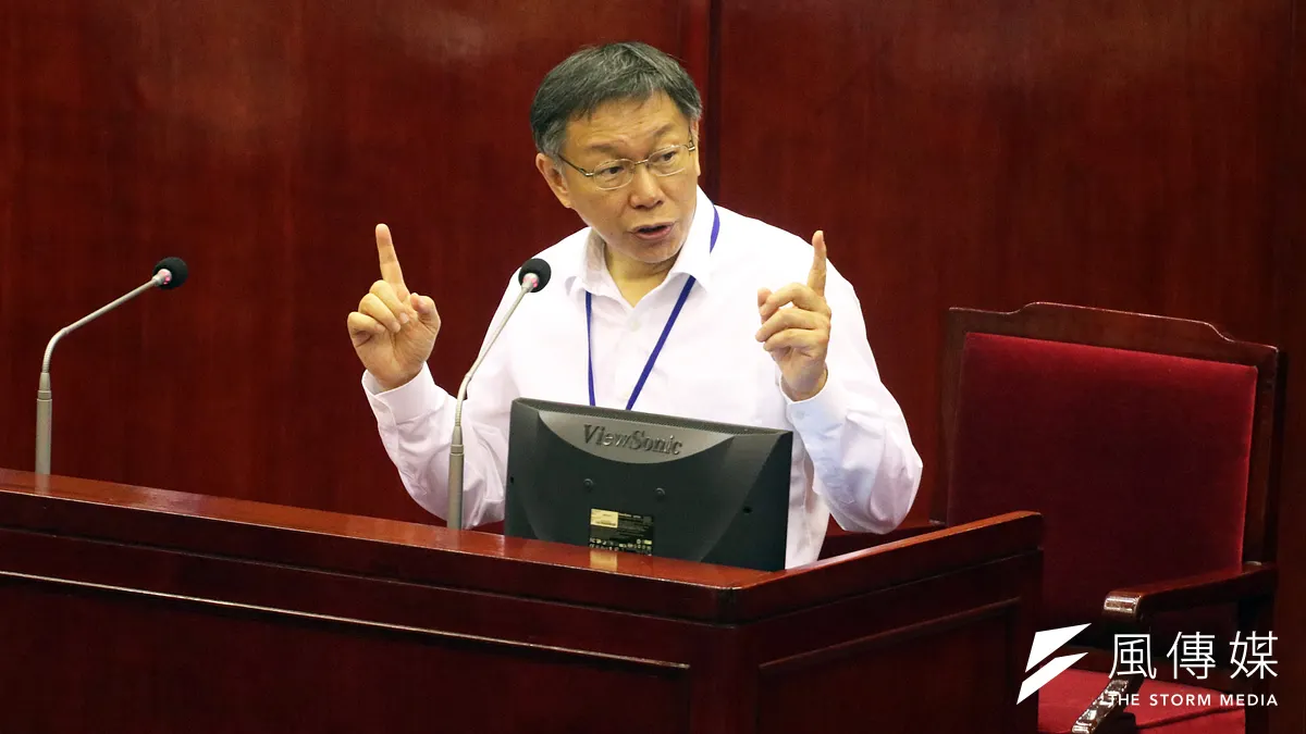 台北市議員周柏雅希望公開雙城論壇講稿一事與國安會的互動關係,台北市長柯文哲表示,國防兩岸外交是總統職權,他尊重中央意見,不能隨便對外發表。(蘇仲泓攝) 台北市議員周柏雅希望公開雙城論壇講稿一事與國安會的互動關係,台北市長柯文哲表示,國防兩岸外交是總統職權,他尊重中央意見,不能隨便對外發表。(蘇仲泓攝)