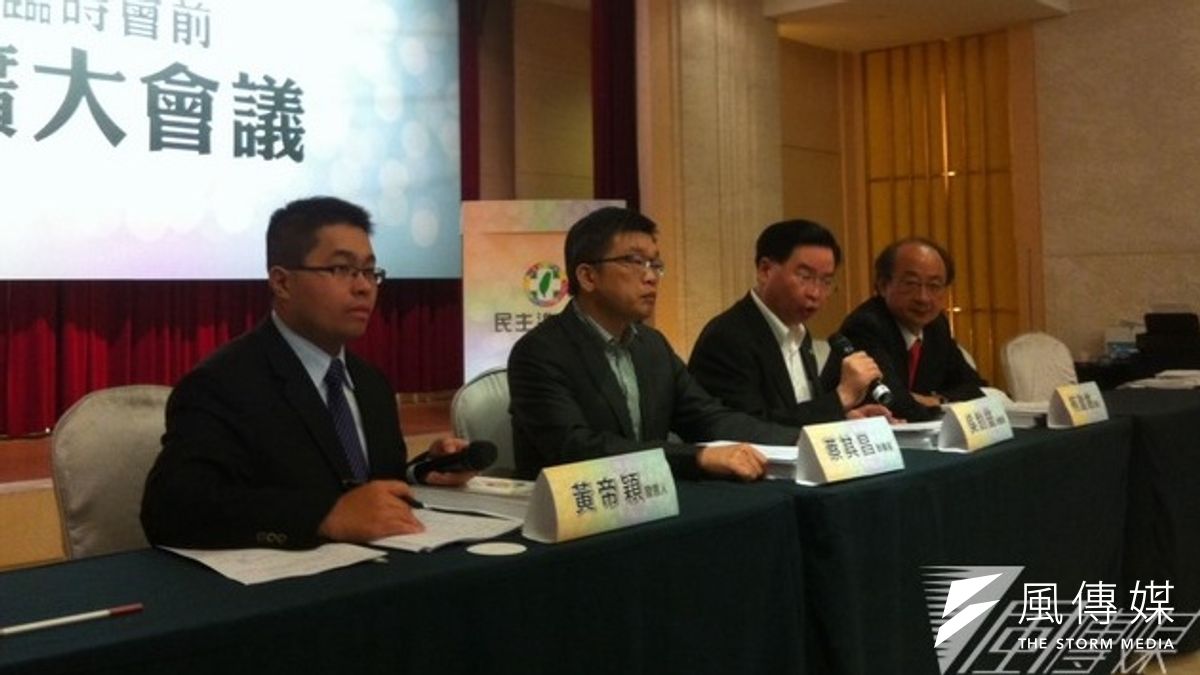 民進黨9日舉行立法院臨時會前的黨內共識會議,呼籲國民黨主席馬英九總統對考監人事同意權開放投票,刷掉不適任人選。(顏振凱攝) 民進黨9日舉行立法院臨時會前的黨內共識會議,呼籲國民黨主席馬英九總統對考監人事同意權開放投票,刷掉不適任人選。(顏振凱攝)