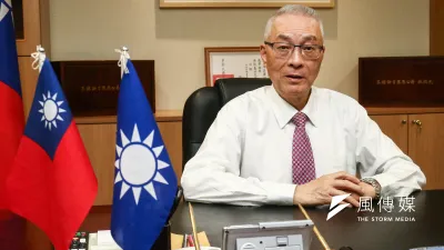 國民黨主席吳敦義說,國民黨顛沛流離時,有哪一人為這黨出一毛錢?盡一份力?他大力拍了桌子兩下說:「是我盡一份力!」拉下臉屈腰拜託朋友借錢。(蔡親傑攝)