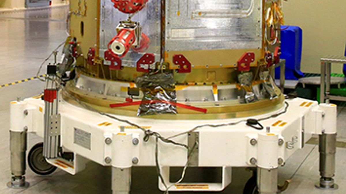 福衛5號預計今(19)日出海關,前往美國進行發射準備,卻發生文件缺報「卡關」的問題。(取自國家太空中心) 福衛5號預計今(19)日出海關,前往美國進行發射準備,卻發生文件缺報「卡關」的問題。(取自國家太空中心)