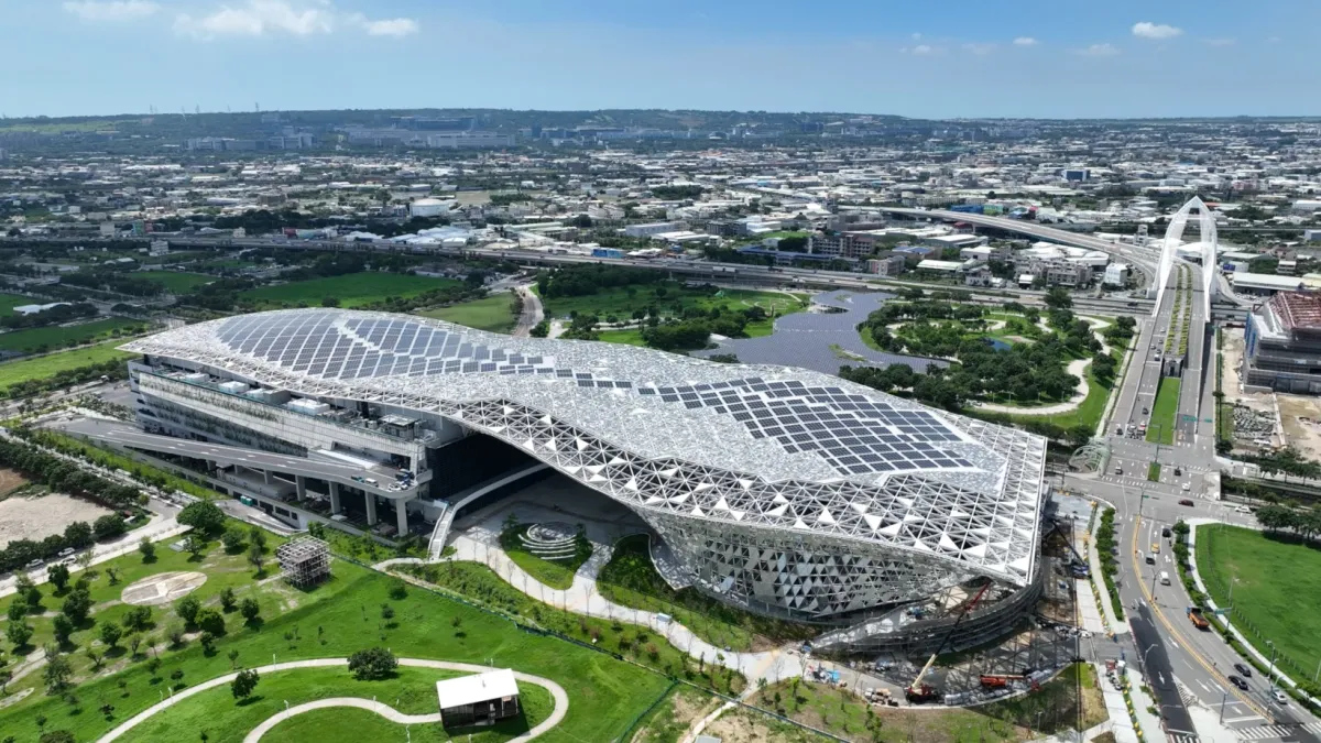 ART TAICHUNG made its convention center debut this June after 14 years in hotel venues — a natural next step shaped by the city's growing population, thriving industries, and increasingly vibrant arts scene. (Photo courtesy of ART TAICHUNG)