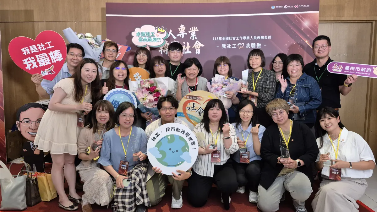 圖說:今年社工日,臺南社會局將社工比喻為球場上不同守備位置的隊員,在城市各個角落接住每一個需要幫助的「球」。(圖/臺南社會局提供)