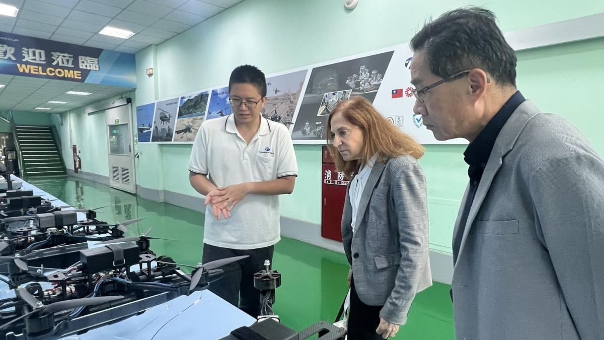 美國學者葛來儀關注台中無人載具產業 實地參訪指標企業肯定製造量能