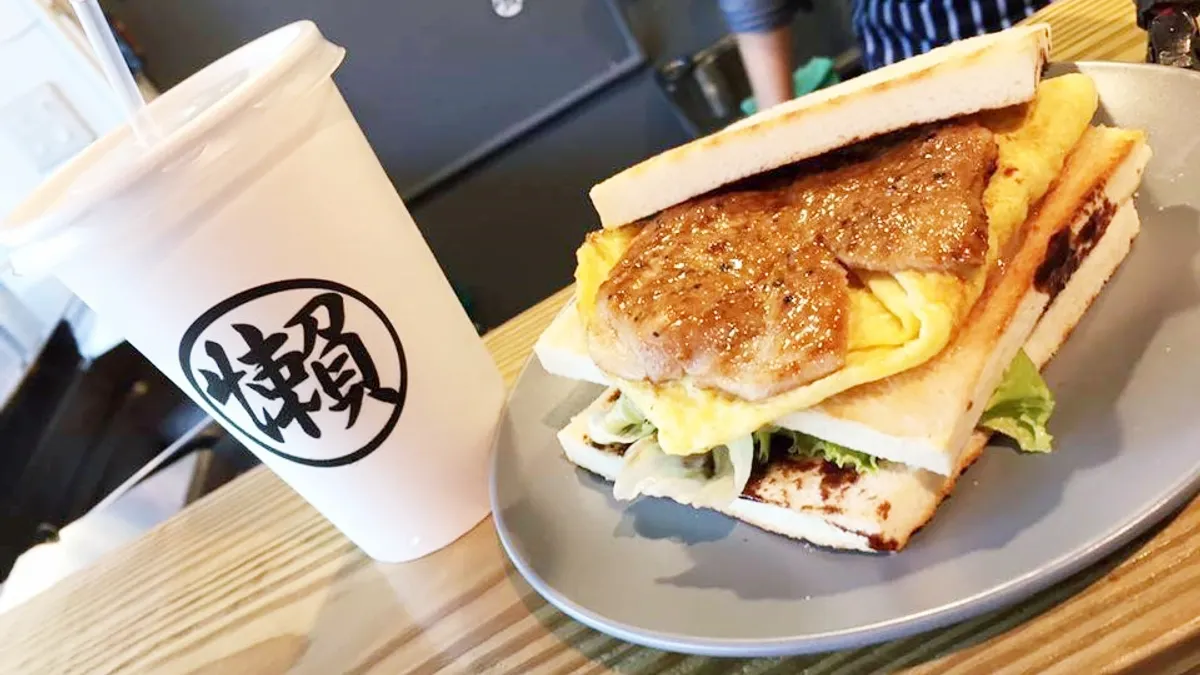 上班族在公司常常會累積「負能量」,這時候不妨去有趣的餐廳放鬆一下!(圖/小南港-懶人私廚@facebook) 上班族在公司常常會累積「負能量」,這時候不妨去有趣的餐廳放鬆一下!(圖/小南港-懶人私廚@facebook)