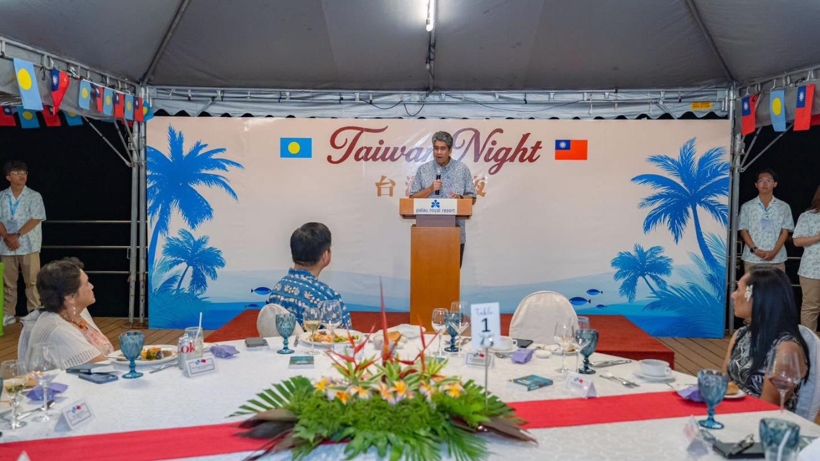 疑中國盯場!友邦辦「台灣之夜」遭可疑人士猛拍 青年大使:中國不會放過你
