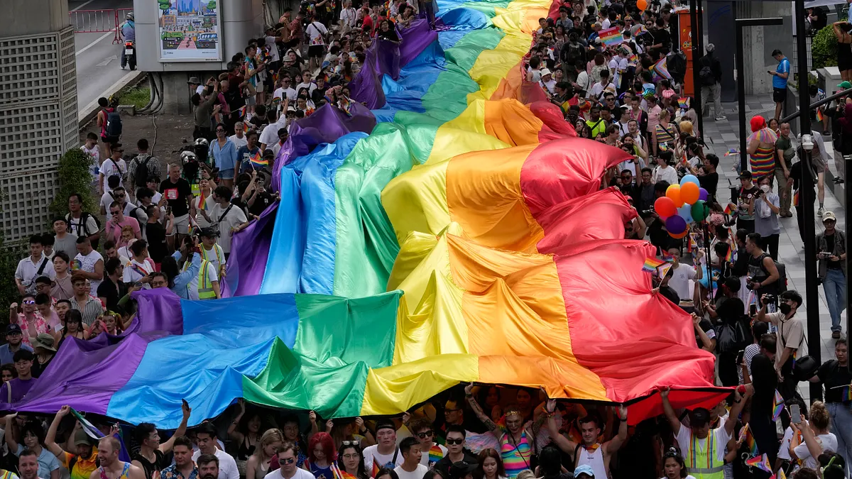 《同聲同氣——香港年長女同志口述史》紀錄香港女同志的生命歷程以及原生家庭互動的過程。(示意圖,AP)