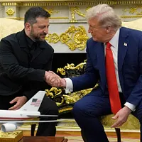 2025年8月18日、ホワイトハウスで会談する米大統領トランプ氏とウクライナ大統領ゼレンスキー氏。(AP通信) 2025年8月18日、ホワイトハウスで会談する米大統領トランプ氏とウクライナ大統領ゼレンスキー氏。(AP通信)