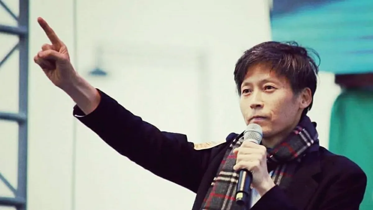 身為MBC工會宣傳局長的李容馬記者,為了訴求公平報導,與其他工會成員一同策畫為期170天的罷工活動,最後卻因此遭到解雇。(網路與書出版提供)