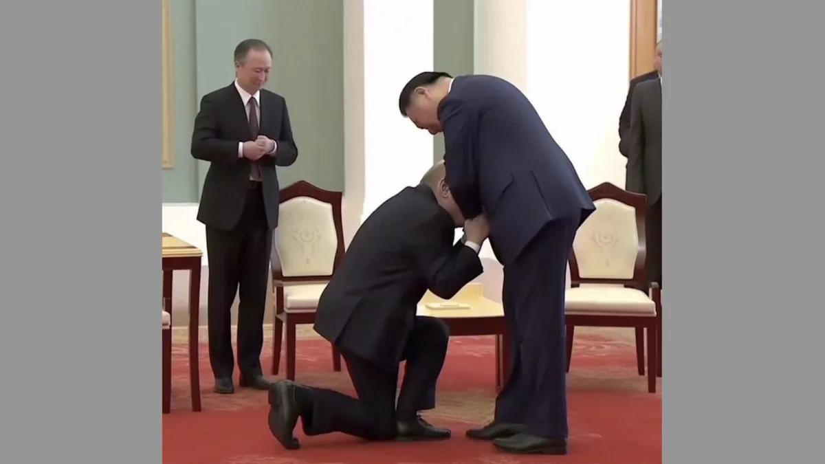 疑似普京向習近平下跪的網傳照片。(翻攝網路)