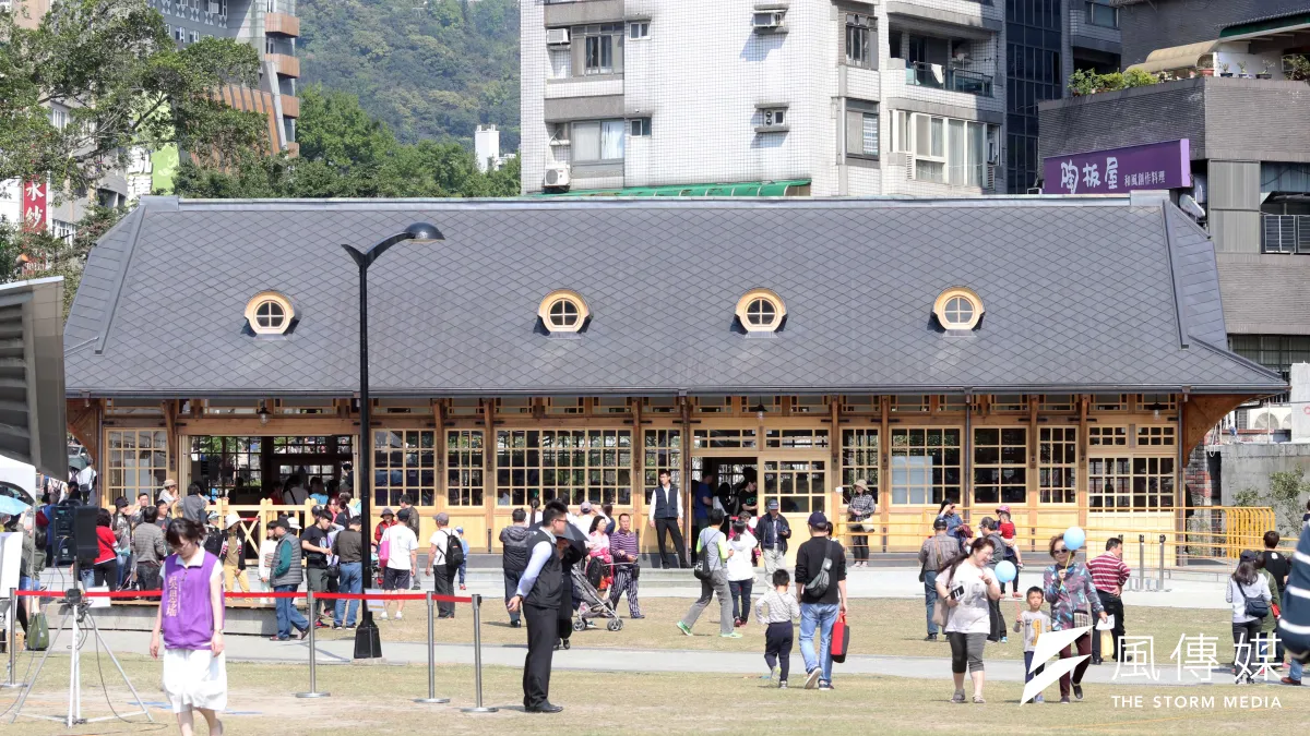 日治時期為了發展北投當地溫泉觀光產業,興建了新北投支線,並在1916年時啟用,原名為「新北投承降所」之後並更名為「新北投驛」的新北投車站也隨之問世。(資料照,蘇仲泓攝)