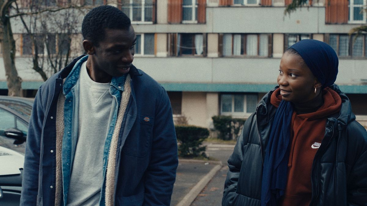 影展片《兩個世界》描繪社區重建計劃和遭受漠視欺壓的少數族群,引發探討「居住正義」公共政策議題。(圖/新北市政府文化局) 影展片《兩個世界》描繪社區重建計劃和遭受漠視欺壓的少數族群,引發探討「居住正義」公共政策議題。(圖/新北市政府文化局)