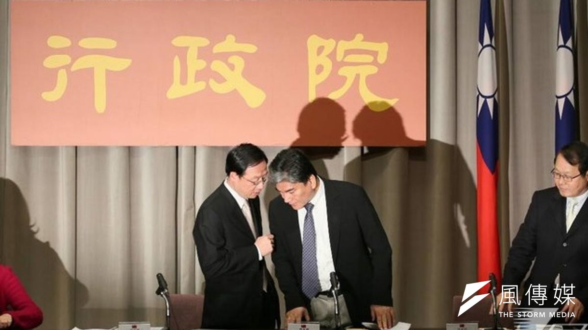 之前因清境民宿案不同調的行政院長江宜樺與內政部長李鴻源,這次再因地政士法說法出現不同的現象。(余志偉攝) 之前因清境民宿案不同調的行政院長江宜樺與內政部長李鴻源,這次再因地政士法說法出現不同的現象。(余志偉攝)