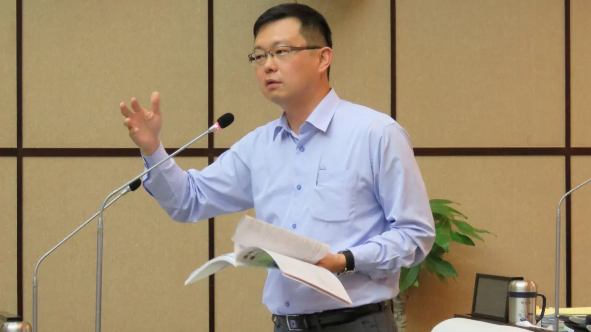 因應長照法上路 議員李退之要求南市府應有積極作為