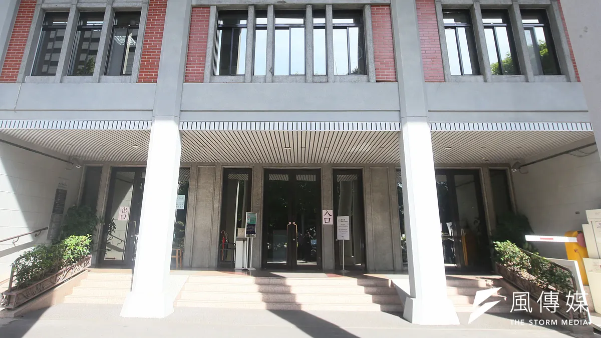 全國教育產業總工會批評教育部,要求各級學校嚴守行政中立,不能動用行政資源支持或反對特定政黨。(資料照,柯承惠攝) 全國教育產業總工會批評教育部,要求各級學校嚴守行政中立,不能動用行政資源支持或反對特定政黨。(資料照,柯承惠攝)