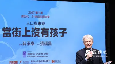 台大社會系教授薛承泰認為,教改廣設大學高中,造成高教崩盤,雖然當時出於善意,但是卻沒看接下來的人口趨勢資料。(方炳超攝)